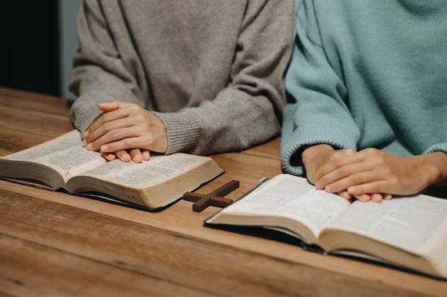 Read more about the article Custom Book Proofreading Services vs. Generic Edits: What’s Better for Authors?